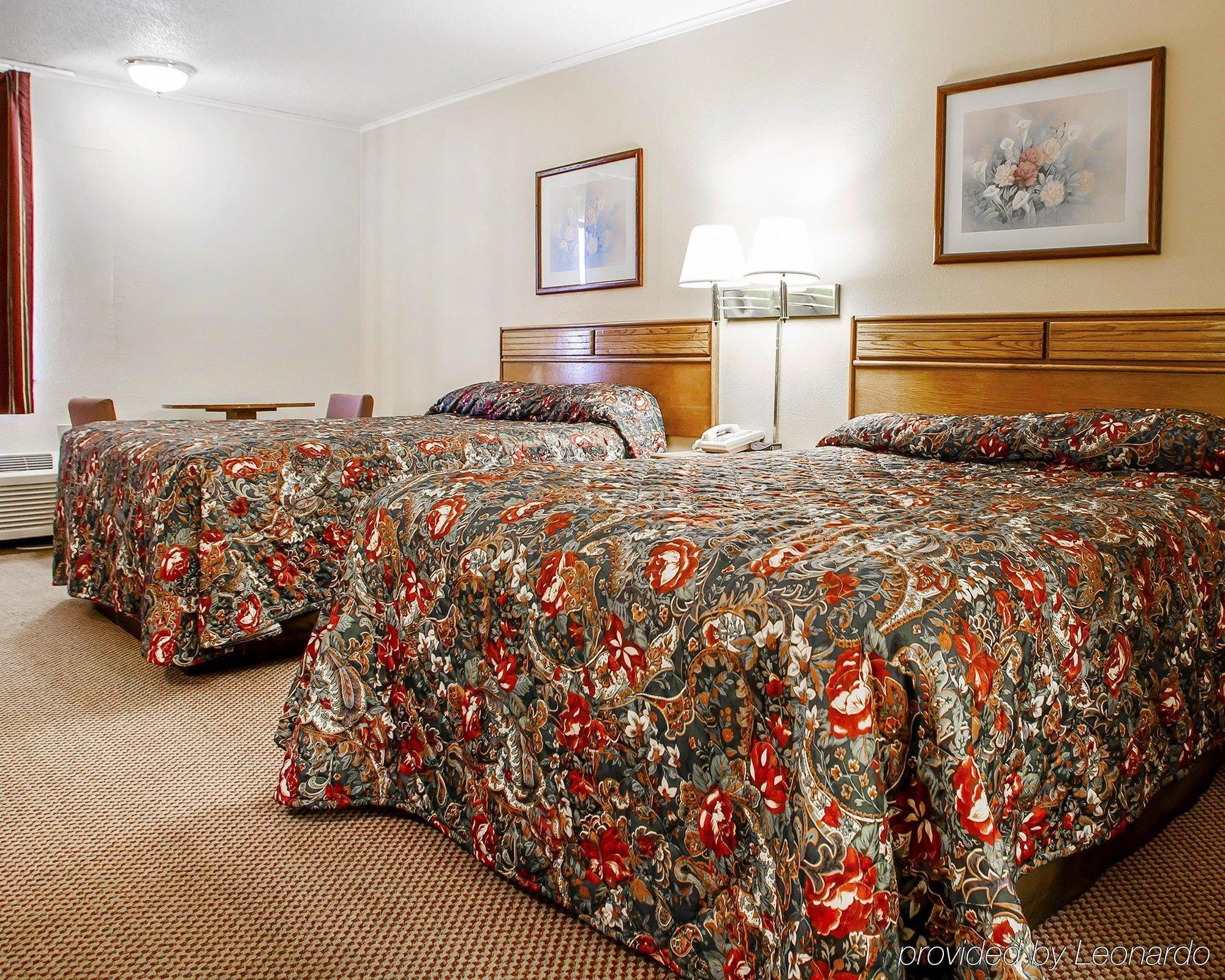 Econo Lodge Inn & Suites ניוטון מראה חיצוני תמונה